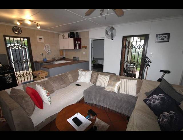 2 BEDROOM SIMPLEX FOR SALE IN MALVERN